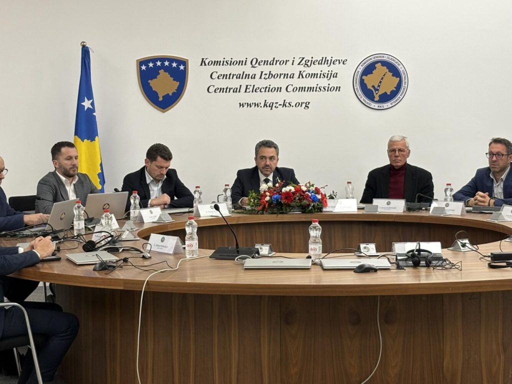 Mungesa e rrymës në disa qendra të votimit, Radoniqi: Nuk do të ndërpritet procesi i votimit, por nuk do të votohet në terr