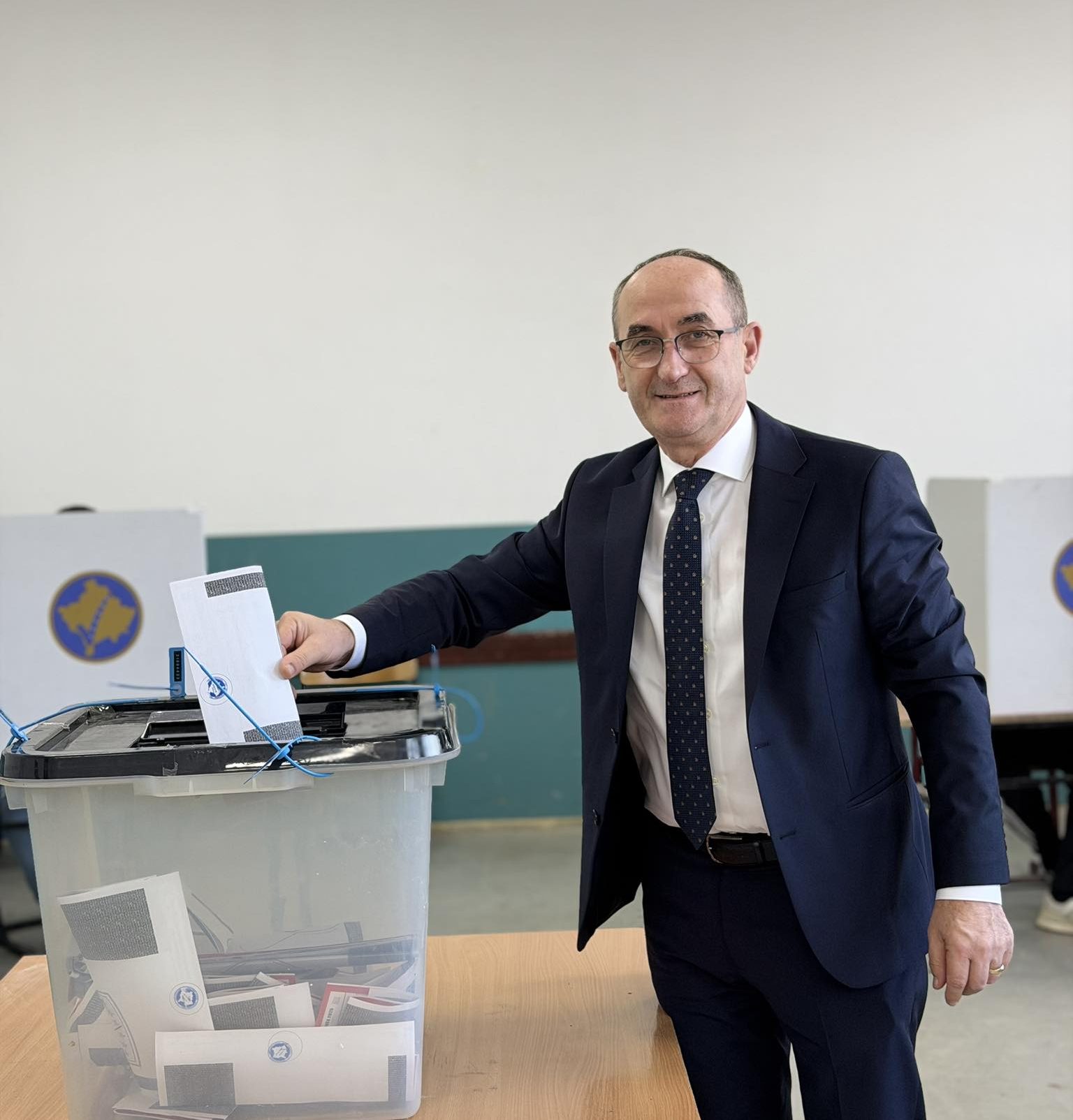 Lulzim Aliu voton në Ferizaj: “Ndryshimi fillon nga ne”