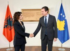 Spiropali uron Kosovën dhe Kurtin: Ecim krah për krah, me një zemër dhe një zë