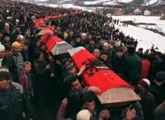 Aktakuzë ndaj 21 personave për vrasjen e 42 civilëve në Reçak gjatë luftës