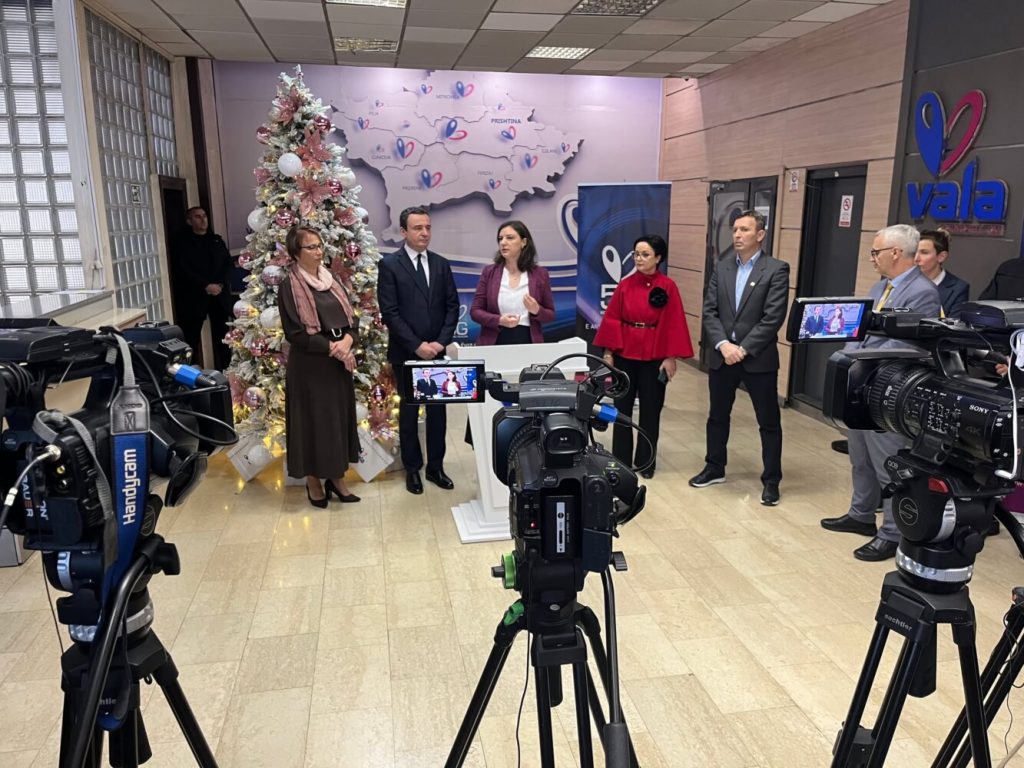 Paga e 13-të për punëtorët e sektorit publik, Kurti: Do ta marrin në fillim të vitit