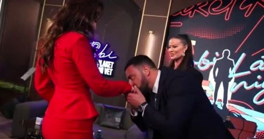 Nora dhe Roberti po jetojkan bashkë  e na paskan gënjyer  politikani i njohur ua nxjerr sekretin