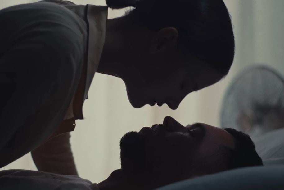 Për herë të parë prezanton një vajzë më publikun  Ylli Limani si asnjëherë edhe me pamje intime e eksplicite