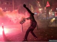 Policia holandeze përballet me dhunë ‘të paparë’ të Vitit të Ri