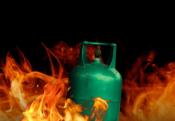 Prizren: Bombola merr flakë brenda lokalit, reagojnë shpejt zjarrfikësit