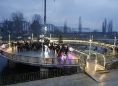 “Kishte rrëshqitur” – Policia jep detaje të reja për rastin e gruas që ra nga ura e re mbi lumin Ibër