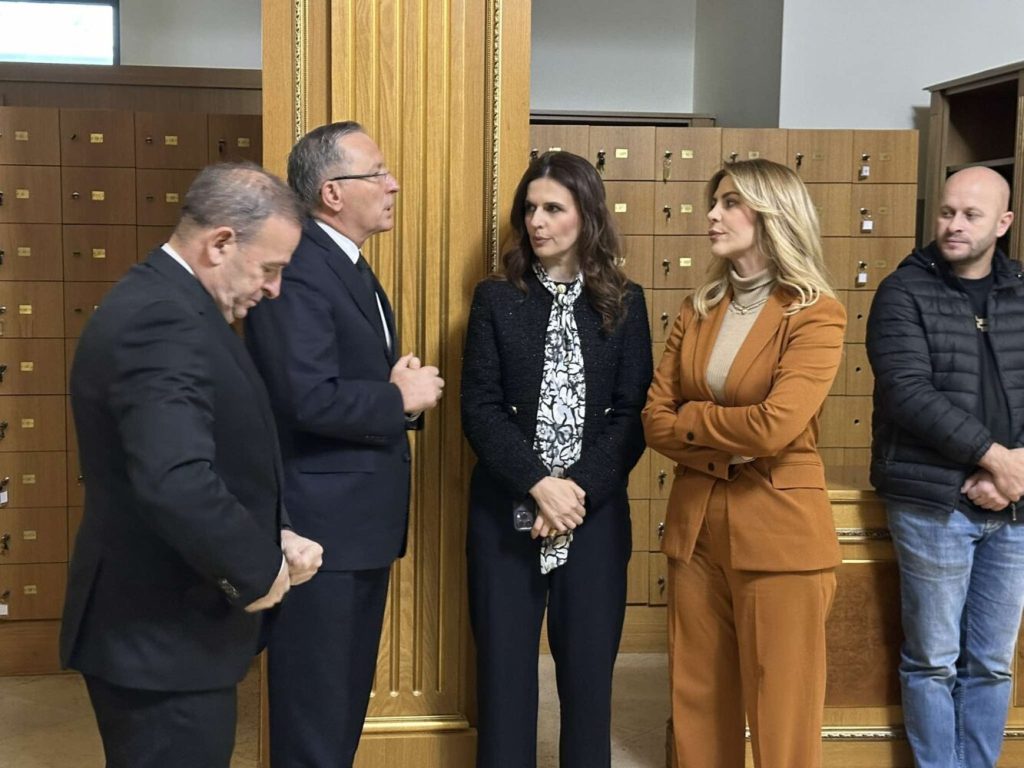 Hamza me bashkëpartiakë nderojnë figurën e Nexhat Dacit