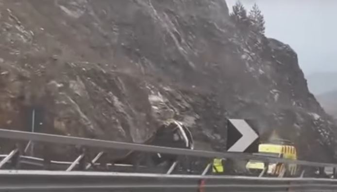 Aksident i shumëfishtë në “Rrugën e Kombit”, dy gra të lënduara