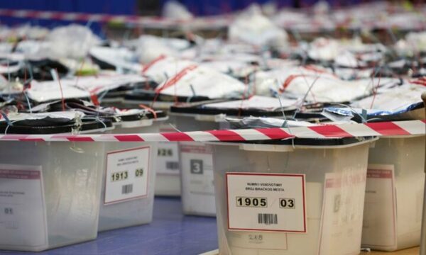 Numërimi i votave për deputetë drejt fundit, kanë mbetur edhe 148 kuti