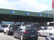 Raportohet për radhë të gjata në Vërmicë, shtetasit e Shqipërisë ua mësyjnë pikave turistike të Kosovës