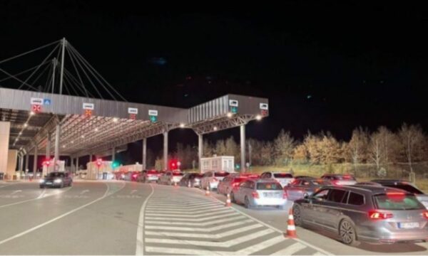 Gjendja në pikat kufitare – Pritjet zgjasin deri në një orë për të dalë nga Kosova