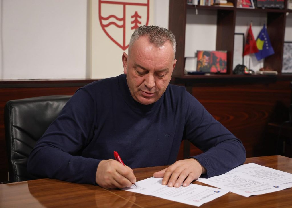 Komuna e Deçanit ndan 500 euro për pacientët me sëmundje malinje dhe 300 euro për çdo nënë lehonë