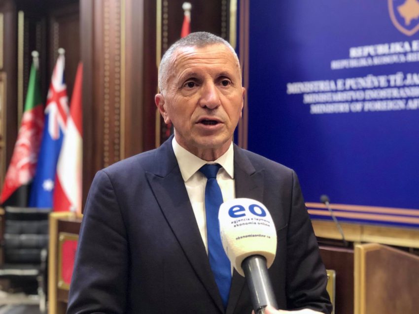 Kamberi: Viti 2026 mund të shënojë fundin e pushtetit të Vuçiqit