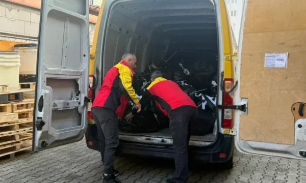 Pakot e fundit me fletëvotime vinë në Kosovë