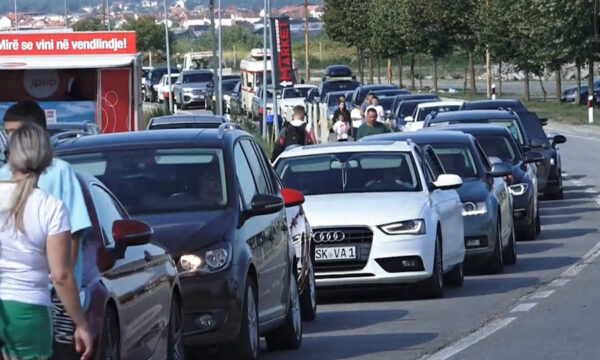 Pritje deri në 30 minuta vetëm në Merdarë