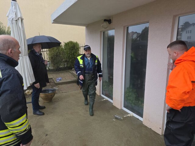 Reshjet e shiut shkaktojnë probleme edhe në disa shtëpi në Skenderaj