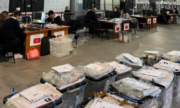 Numërohen 50% të votave me kusht – VV kryeson me mbi 49%, PDK 19.40%, LDK 11.12%, AAK 7.58%