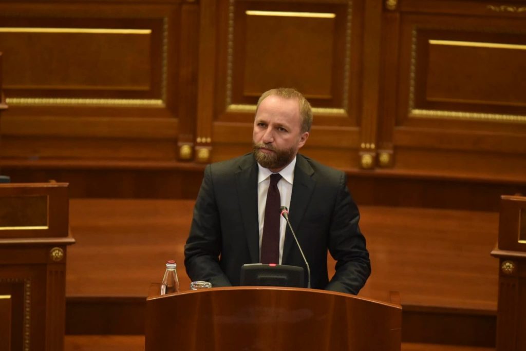 Reagon Abelard Tahiri pasi s’u bë deputet: Angazhimi për Kosovën nuk përfundon me zgjedhjet
