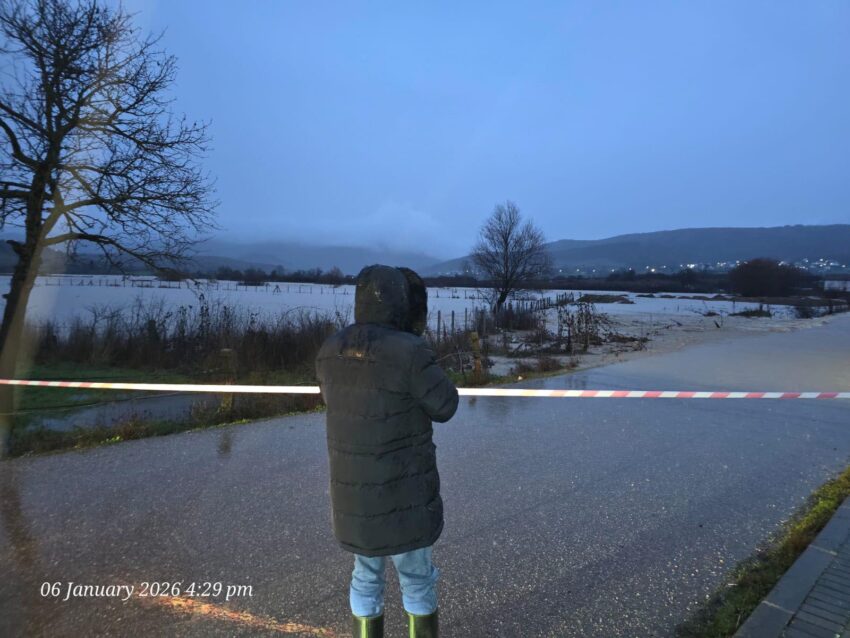 AME: Në Gjakovë është kërkuar ndihmë për evakuimin e mbi 20 familjeve – rajonet më të prekura nga vërshimet