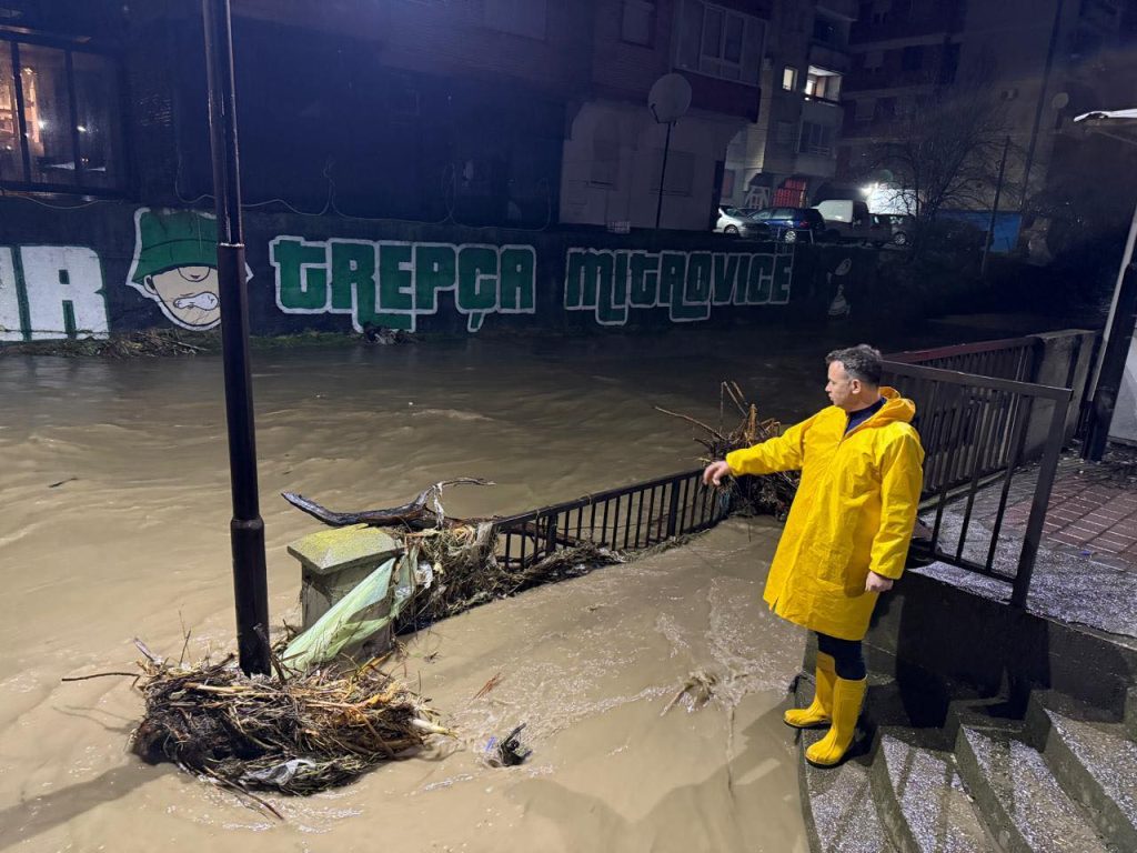 Stabilizohet situata me vërshimet në Mitrovicë, Peci ndan detaje
