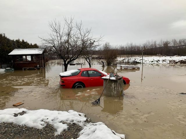 Vërshimet në Klinë, Elezaj: Në orët e mbrëmjes gjendja është përkeqësuar