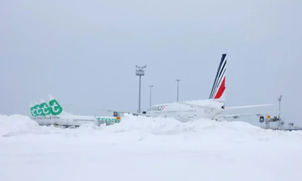 Dimri mbërthen Europën, kaos në trafik nga bora dhe ngricat