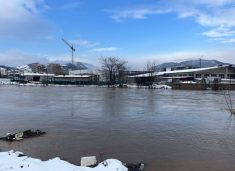 AME: Niveli i ujit në lumenjtë kryesorë ka filluar të bjerë, situata me reshjet është përmirësuar