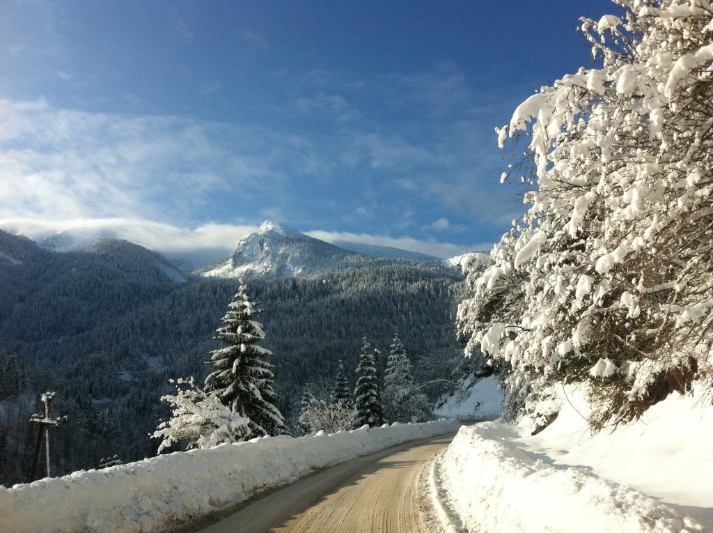 Malaj thirrje turistëve: Pajisuni me mjetet e domosdoshme dhe shijoni Kosovën në mënyrë të sigurt