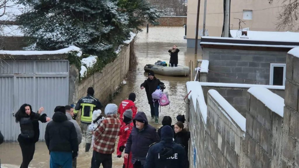 Vërshimet e ujit, evakuohen disa banorë nga Lagjja e Boshnjakëve
