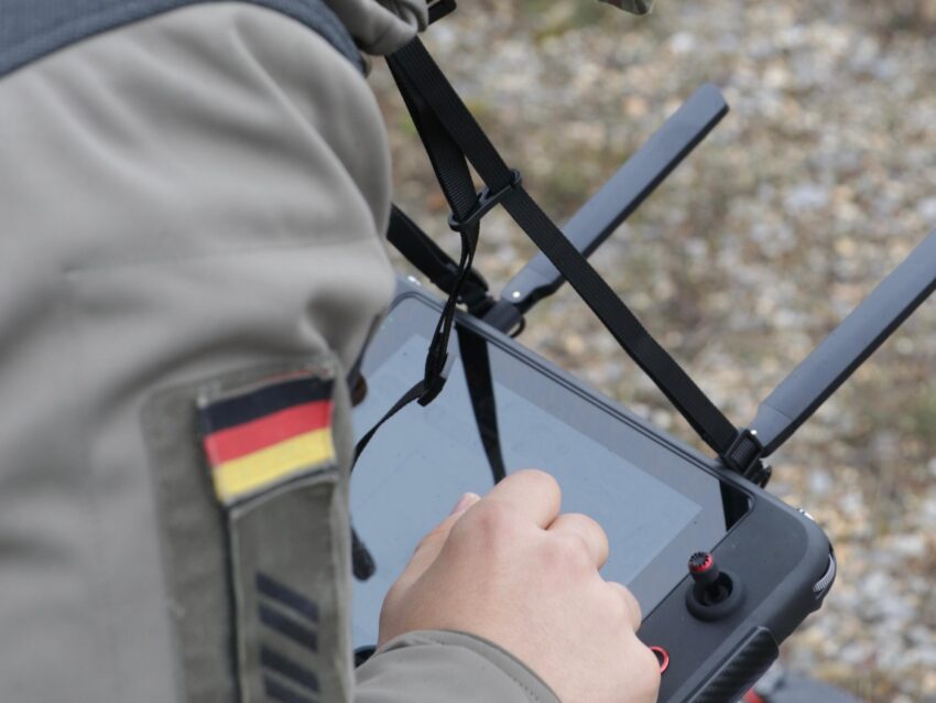 Ushtarët gjermanë të KFOR-it bëjnë trajnime të specializuara për zbulimin dhe ndjekjen e dronëve