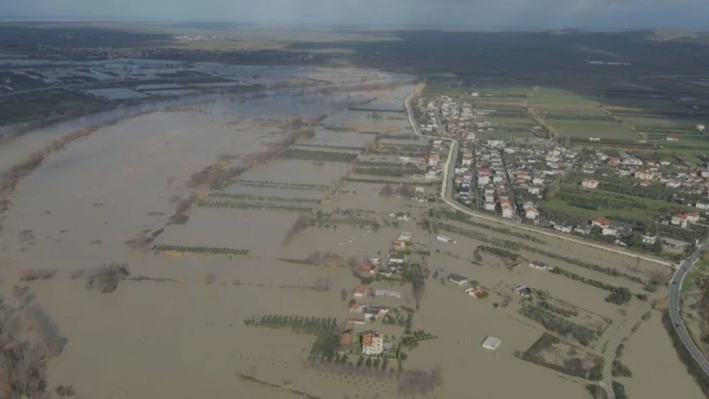 491 km lumenj dhe 398 zona në Kosovë të rrezikuara nga përmbytjet