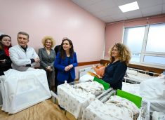 Osmani viziton trainjakët e ndërimit të motmoteve: Një fillim simbolik i vitit të ri