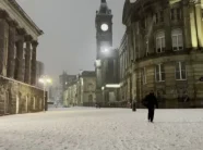 13 viktima nga acari në Evropë, Anglia dhe Franca kaos me udhëtimet, mbyllen edhe shkollat