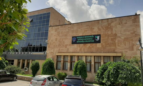 Kuvendi komunal i Mitrovicë thërret seancë sonte, pak orë para skadimit të afatit