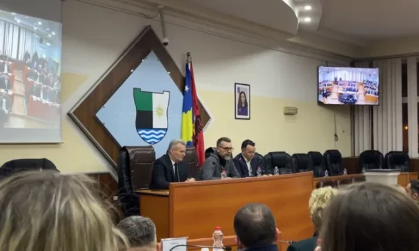 Safet Kamberi i LDK’së zgjidhet kryesues i Kuvendit Komunal të Mitrovicës së Jugut