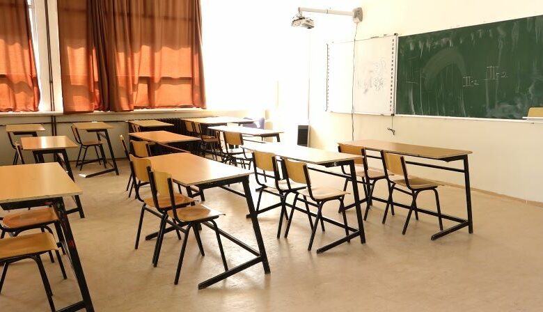 Disa komuna shtyjnë mësimin, të tjerat fillojnë sot gjysmëvjetorin e dytë