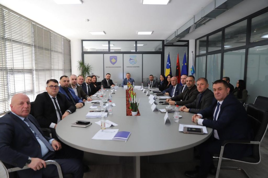 Kryetari i Vushtrrisë, Ferit Idrizi prezanton kabinetin e ri qeverisës komunal