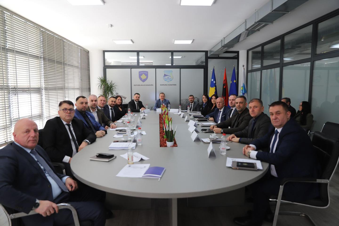 Kryetari i Vushtrrisë, Ferit Idrizi prezanton kabinetin e ri qeverisës komunal