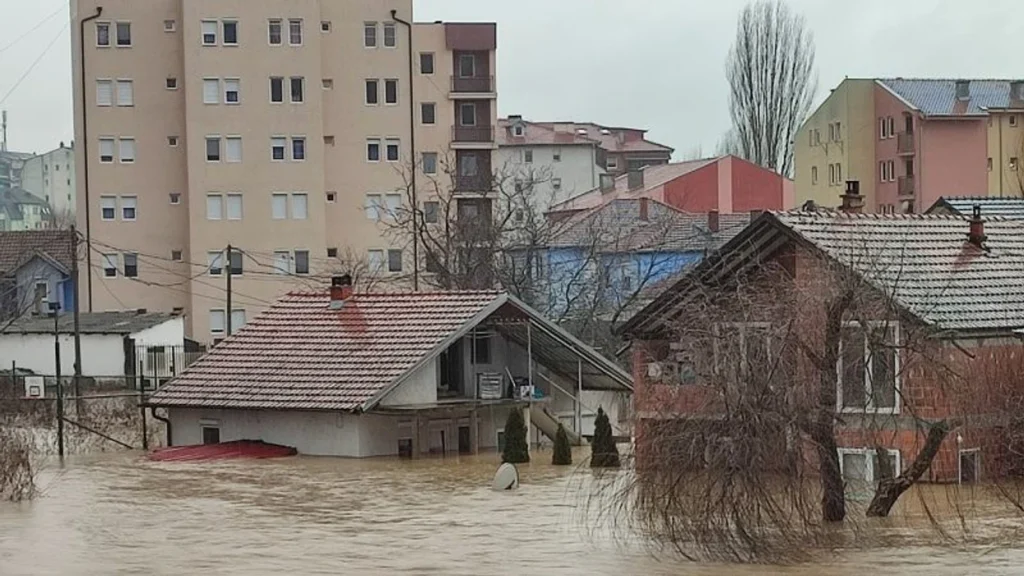 Komuna e Mitrovicës hap procesin e aplikimit për vlerësimin e dëmeve nga vërshimet