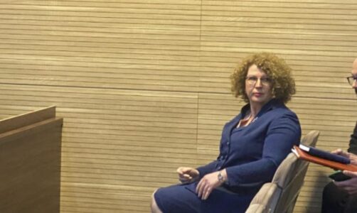 Hajdari, Lipovica, Gara e Muharremi dalin para gjykatës