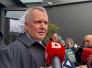 Imri Ahmeti heziton të deklarohet qartë për pozicionin e Lumir Abdixhikut