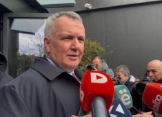 Imri Ahmeti heziton të deklarohet qartë për pozicionin e Lumir Abdixhikut