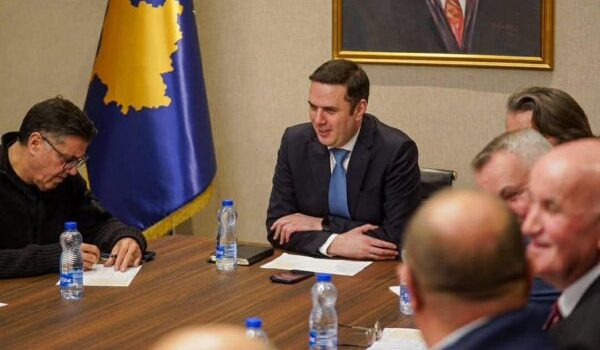 Abdixhiku përballë nënkryetarëve në takimin e parë të partisë pas zgjedhjeve të 28 Dhjetorit