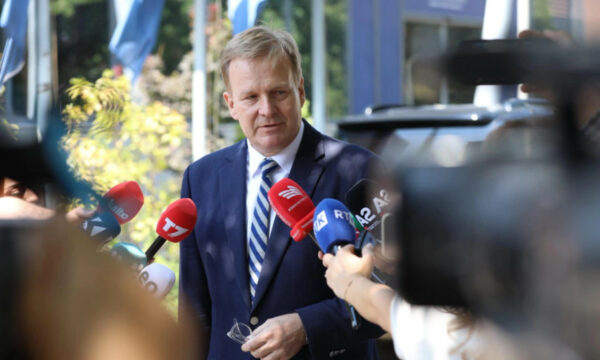 Emisari për dialogun Kosovë-Serbi, Peter Sorensen, do të vizitojë Kosovën të mërkurën