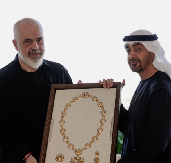 Edi Rama nderohet me medalje nga presidenti i Emirateve të Bashkuara Arabe