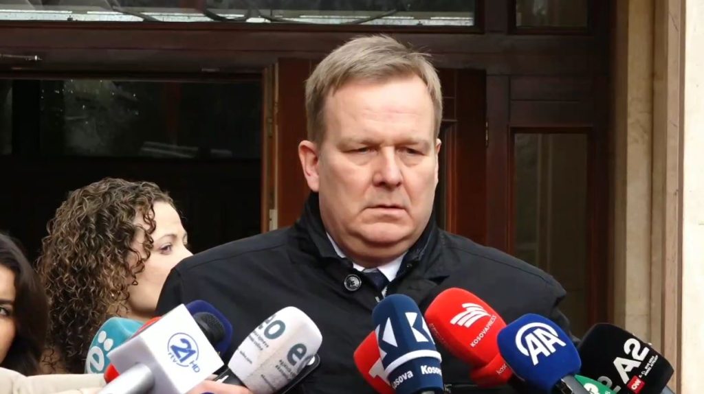 Sorensen për dialogun: Do të gjejmë mënyrën se si palët të ulen dhe të flasin