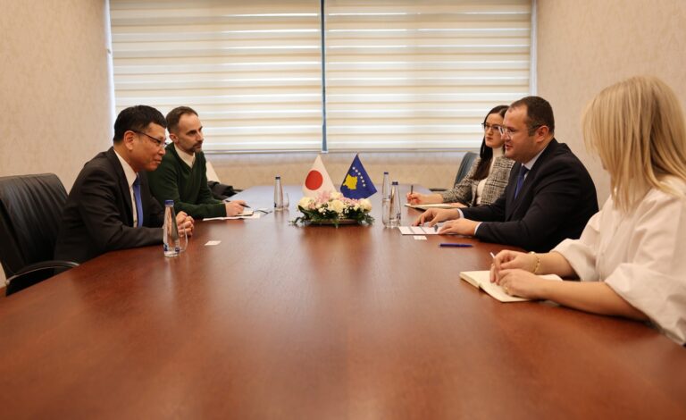 Guvernatori Ismaili takoi të ngarkuarin me punë të Ambasadës së Japonisë në Kosovë, Hiroyasu Tanigaki