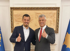 Endrit Thaçi shprehet optimist nga Haga: Duke i numëruar ditët kur nga ky objekt do të dal babi dhe shokët e tij