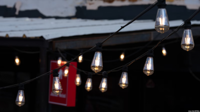 Dhoma e Tregtisë kërkon ndërhyrje për stabilizimin e furnizimit me rrymë për bizneset: Po paguajnë shumëfish!