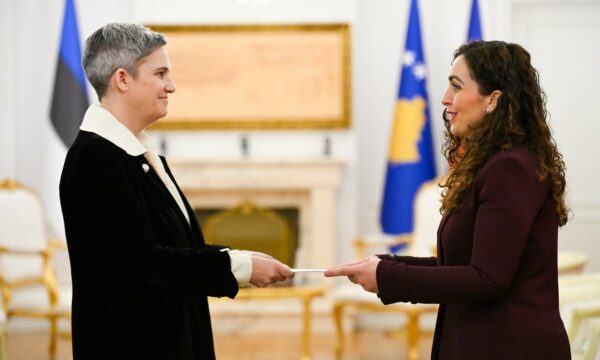 Osmani pranon letrat kredenciale të ambasadores së re të Estonisë